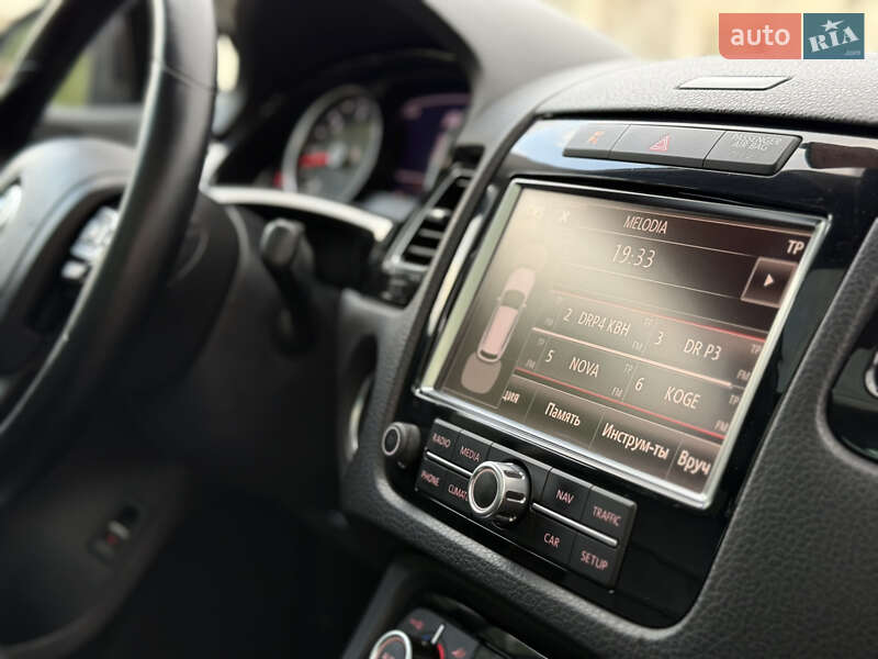 Позашляховик / Кросовер Volkswagen Touareg 2012 в Камені-Каширському