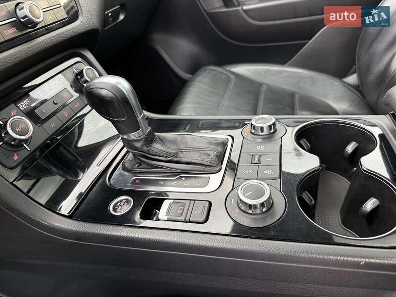 Позашляховик / Кросовер Volkswagen Touareg 2012 в Камені-Каширському