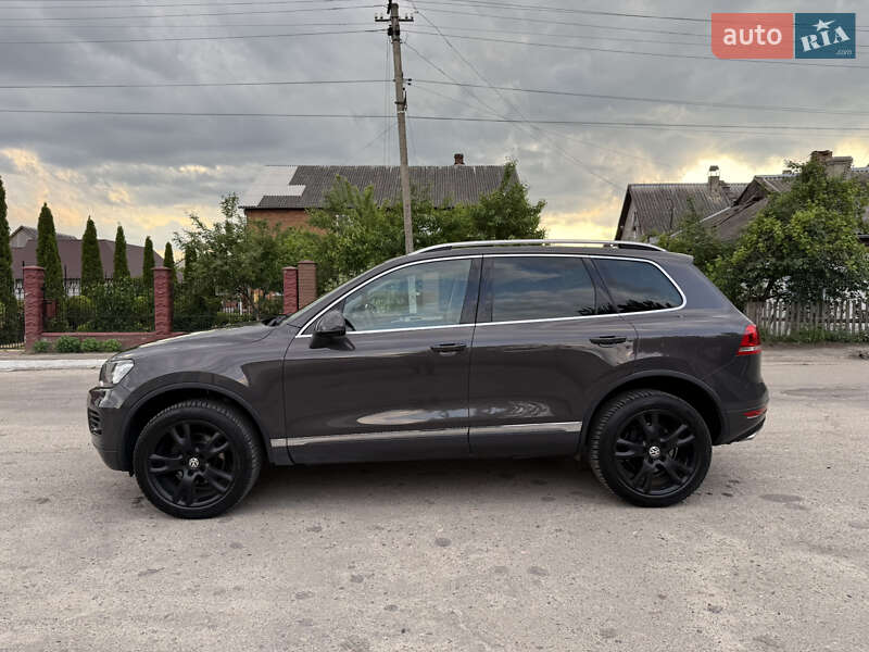 Позашляховик / Кросовер Volkswagen Touareg 2012 в Камені-Каширському
