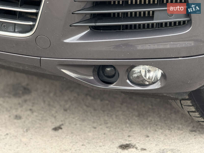 Позашляховик / Кросовер Volkswagen Touareg 2012 в Камені-Каширському
