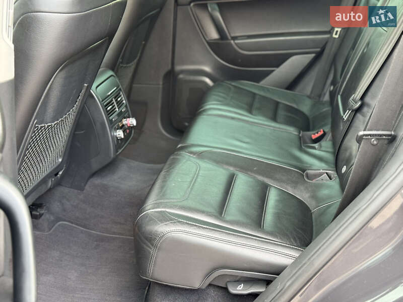 Позашляховик / Кросовер Volkswagen Touareg 2012 в Камені-Каширському