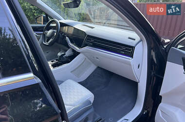 Внедорожник / Кроссовер Volkswagen Touareg 2021 в 