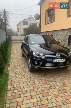 Внедорожник / Кроссовер Volkswagen Touareg 2015 в Ужгороде