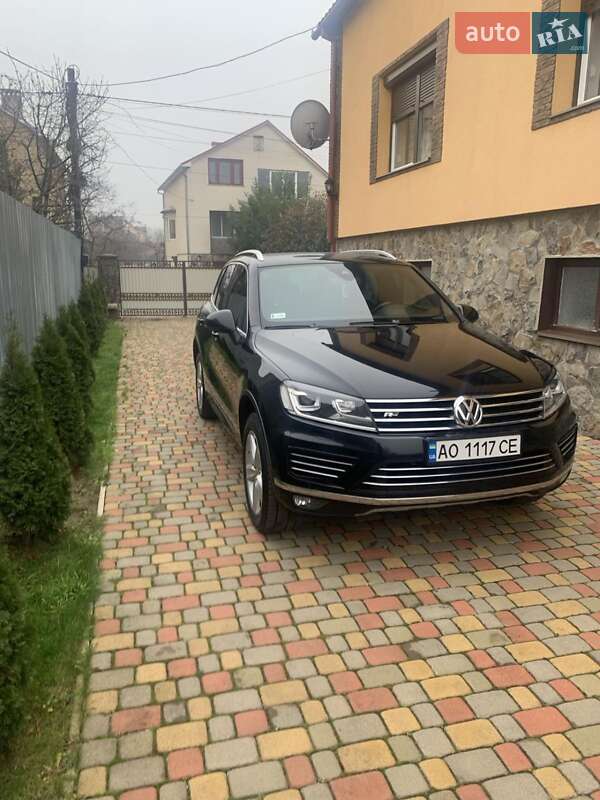Позашляховик / Кросовер Volkswagen Touareg 2015 в 