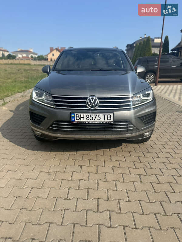 Внедорожник / Кроссовер Volkswagen Touareg 2016 в 