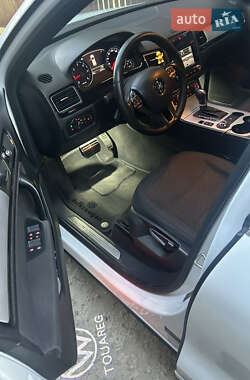 Внедорожник / Кроссовер Volkswagen Touareg 2012 в 