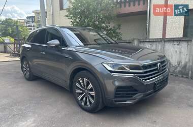 Позашляховик / Кросовер Volkswagen Touareg 2021 в Києві