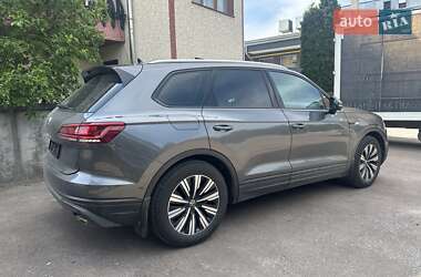 Позашляховик / Кросовер Volkswagen Touareg 2021 в 