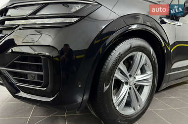 Внедорожник / Кроссовер Volkswagen Touareg 2019 в 