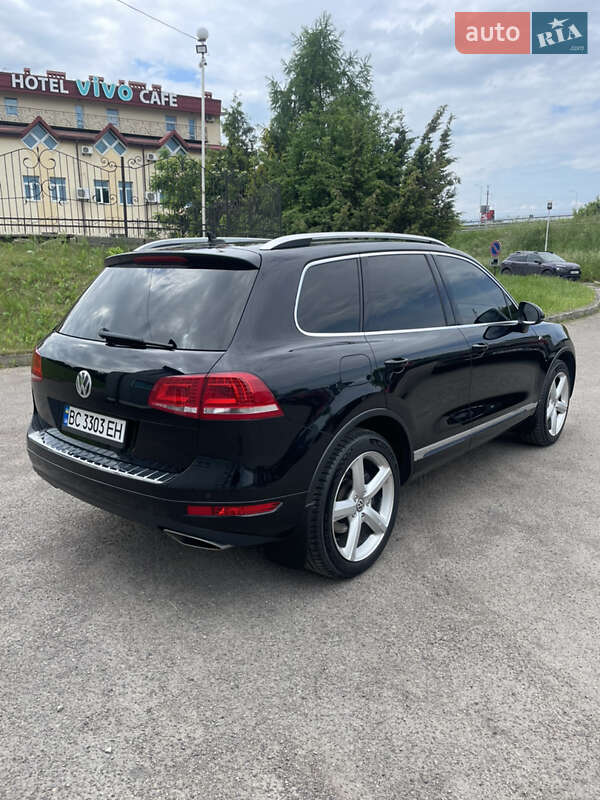 Внедорожник / Кроссовер Volkswagen Touareg 2012 в Львове