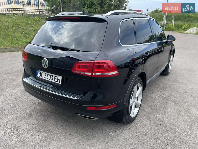 Внедорожник / Кроссовер Volkswagen Touareg 2012 в Львове