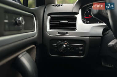 Позашляховик / Кросовер Volkswagen Touareg 2012 в 