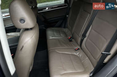 Позашляховик / Кросовер Volkswagen Touareg 2012 в 
