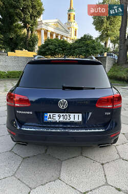 Позашляховик / Кросовер Volkswagen Touareg 2014 в 