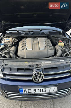 Позашляховик / Кросовер Volkswagen Touareg 2014 в 