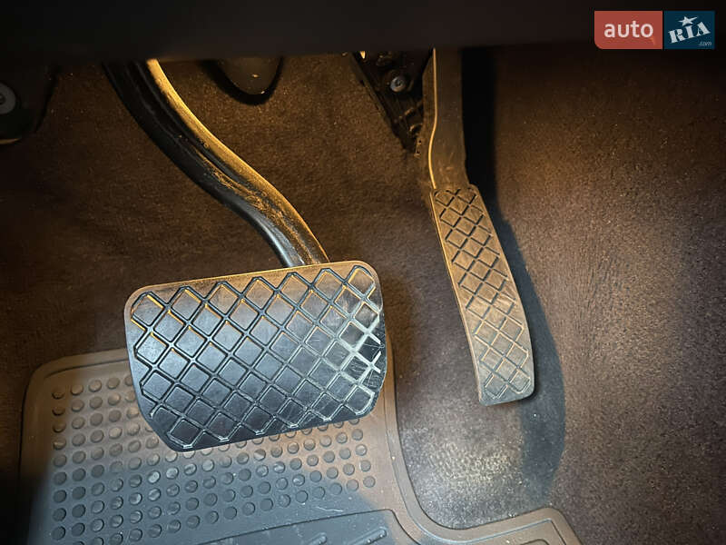 Позашляховик / Кросовер Volkswagen Touareg 2015 в Дніпрі