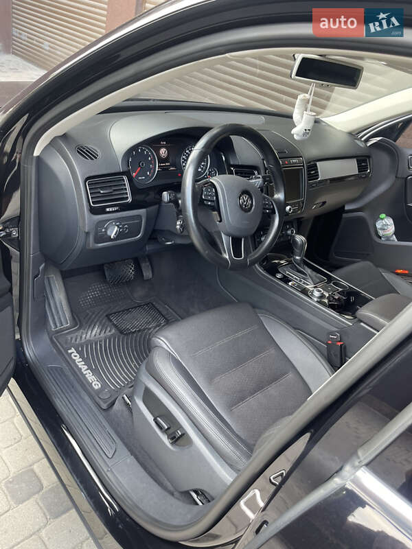 Позашляховик / Кросовер Volkswagen Touareg 2015 в Дніпрі