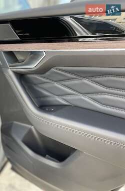 Внедорожник / Кроссовер Volkswagen Touareg 2022 в 