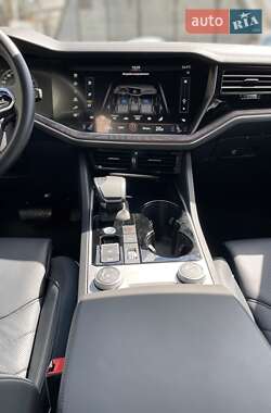 Внедорожник / Кроссовер Volkswagen Touareg 2022 в 