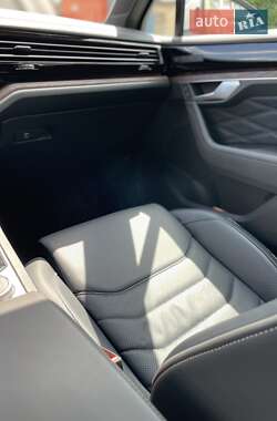 Внедорожник / Кроссовер Volkswagen Touareg 2022 в 