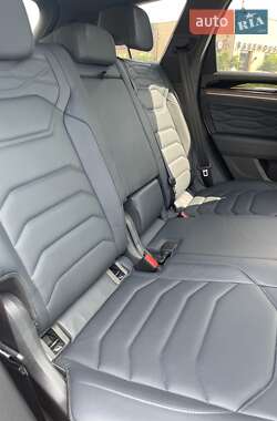 Внедорожник / Кроссовер Volkswagen Touareg 2022 в 