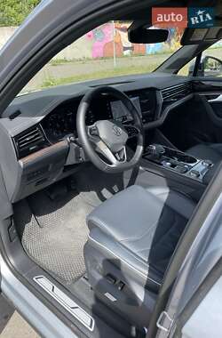 Внедорожник / Кроссовер Volkswagen Touareg 2022 в 