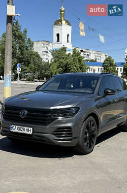 Внедорожник / Кроссовер Volkswagen Touareg 2018 в 