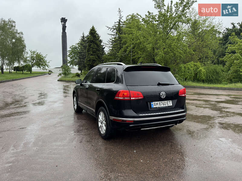 Позашляховик / Кросовер Volkswagen Touareg 2015 в Житомирі