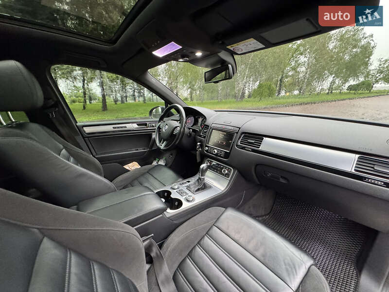 Позашляховик / Кросовер Volkswagen Touareg 2015 в Житомирі