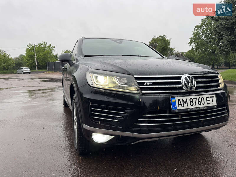 Позашляховик / Кросовер Volkswagen Touareg 2015 в Житомирі