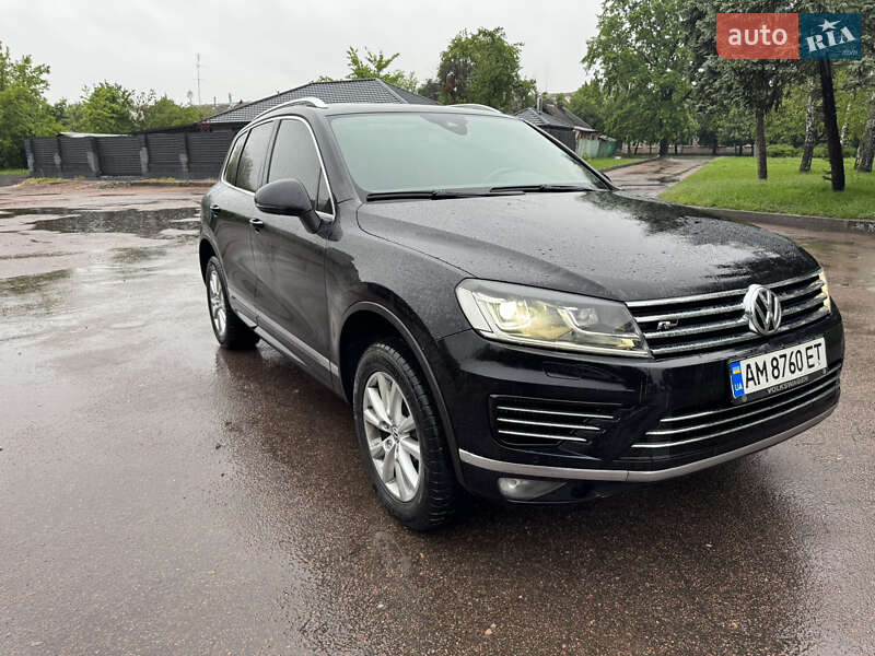 Позашляховик / Кросовер Volkswagen Touareg 2015 в Житомирі