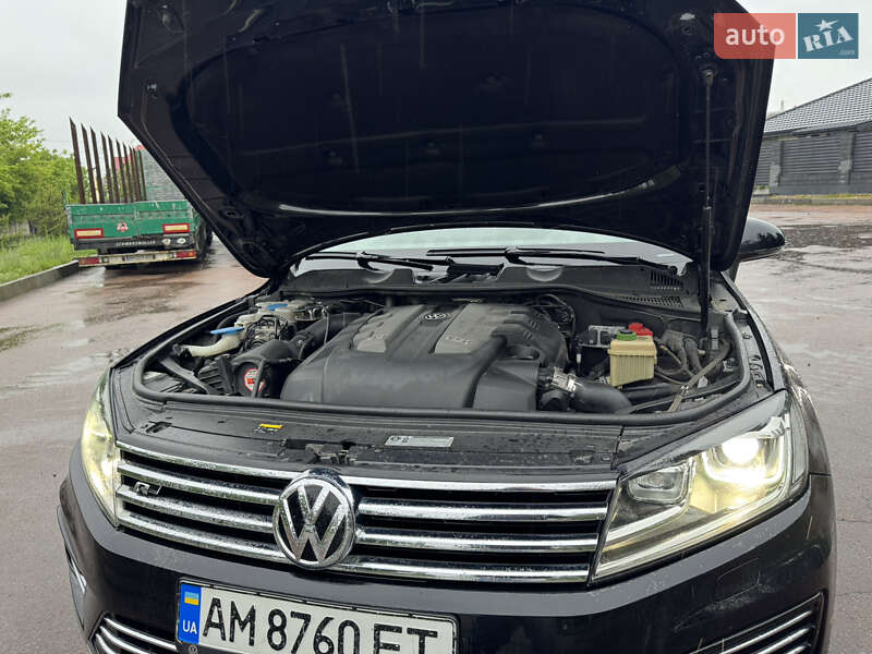Позашляховик / Кросовер Volkswagen Touareg 2015 в Житомирі
