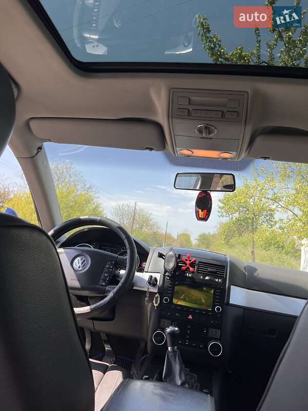 Позашляховик / Кросовер Volkswagen Touareg 2006 в Харкові