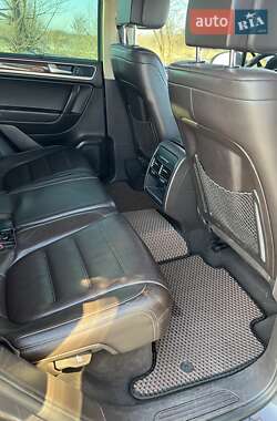 Внедорожник / Кроссовер Volkswagen Touareg 2011 в 