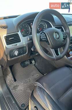 Внедорожник / Кроссовер Volkswagen Touareg 2011 в 