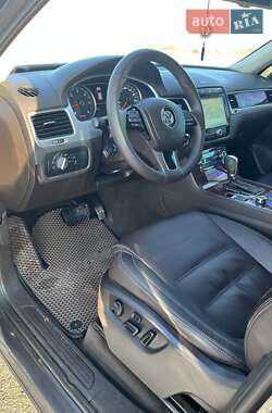 Внедорожник / Кроссовер Volkswagen Touareg 2011 в 