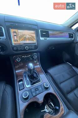 Внедорожник / Кроссовер Volkswagen Touareg 2011 в 