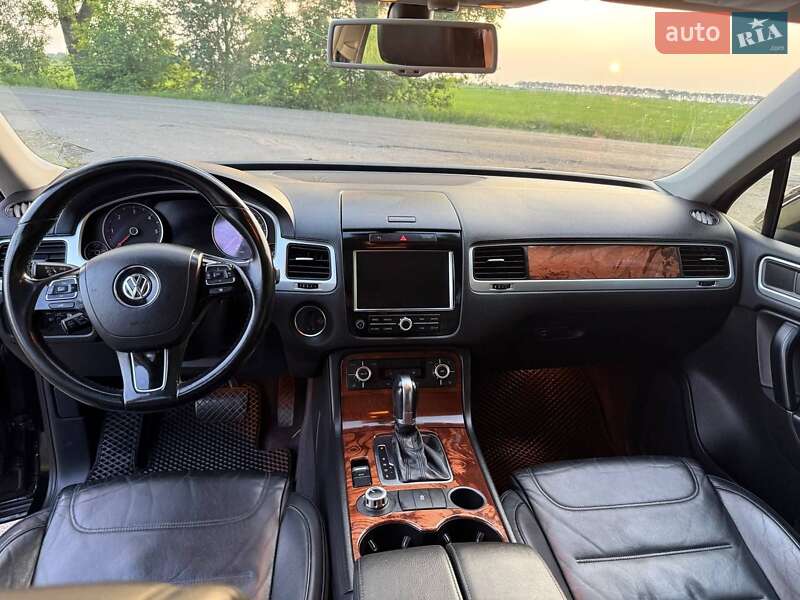 Внедорожник / Кроссовер Volkswagen Touareg 2011 в Василькове