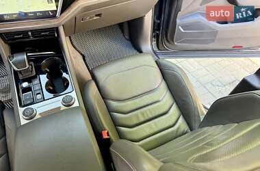 Позашляховик / Кросовер Volkswagen Touareg 2020 в 