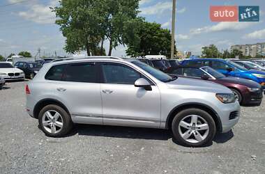 Внедорожник / Кроссовер Volkswagen Touareg 2013 в 