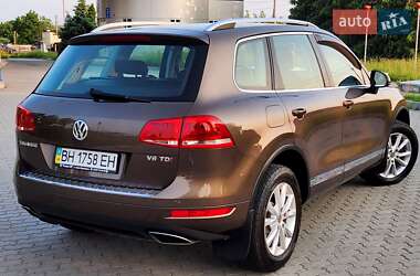 Внедорожник / Кроссовер Volkswagen Touareg 2012 в 