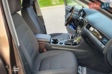 Внедорожник / Кроссовер Volkswagen Touareg 2012 в 