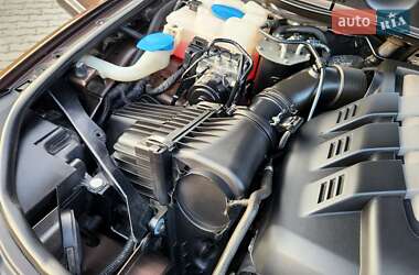 Внедорожник / Кроссовер Volkswagen Touareg 2012 в 