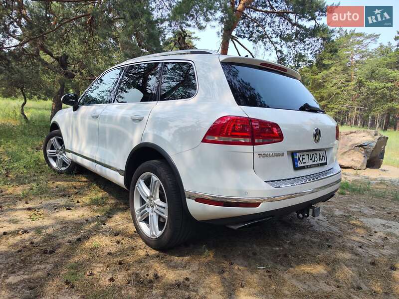 Внедорожник / Кроссовер Volkswagen Touareg 2014 в Днепре