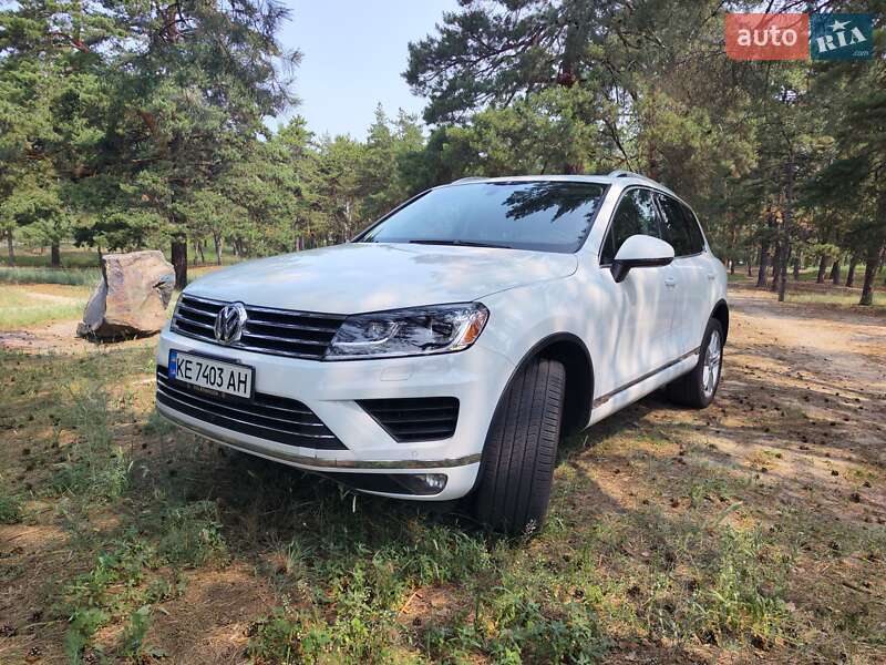 Внедорожник / Кроссовер Volkswagen Touareg 2014 в Днепре