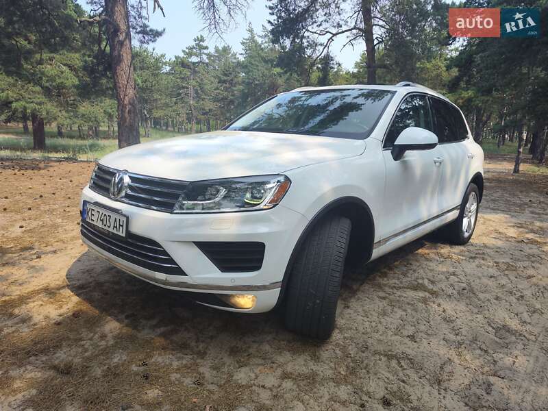Внедорожник / Кроссовер Volkswagen Touareg 2014 в Днепре