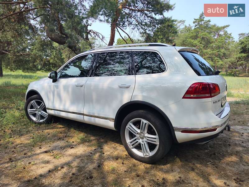 Внедорожник / Кроссовер Volkswagen Touareg 2014 в Днепре