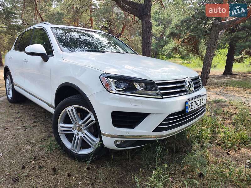 Внедорожник / Кроссовер Volkswagen Touareg 2014 в Днепре