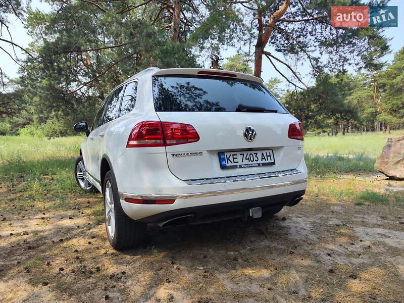 Внедорожник / Кроссовер Volkswagen Touareg 2014 в Днепре