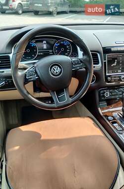 Позашляховик / Кросовер Volkswagen Touareg 2012 в  фото 34 Позашляховик / Кросовер Volkswagen Touareg 2012 в
